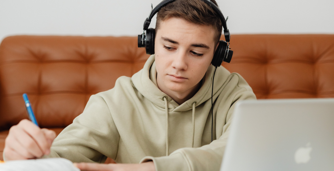 Music Studying (featured image)